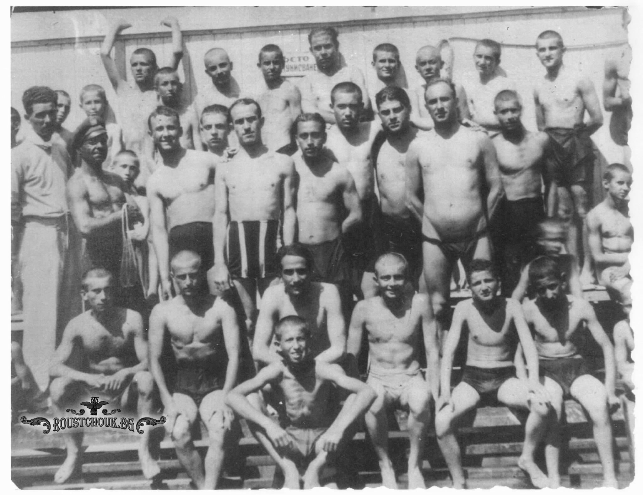 Общинският плаващ басейн "Баничките"